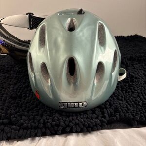Giro Metallic Silver Ski and Snowboard Helmet with Scott goggles